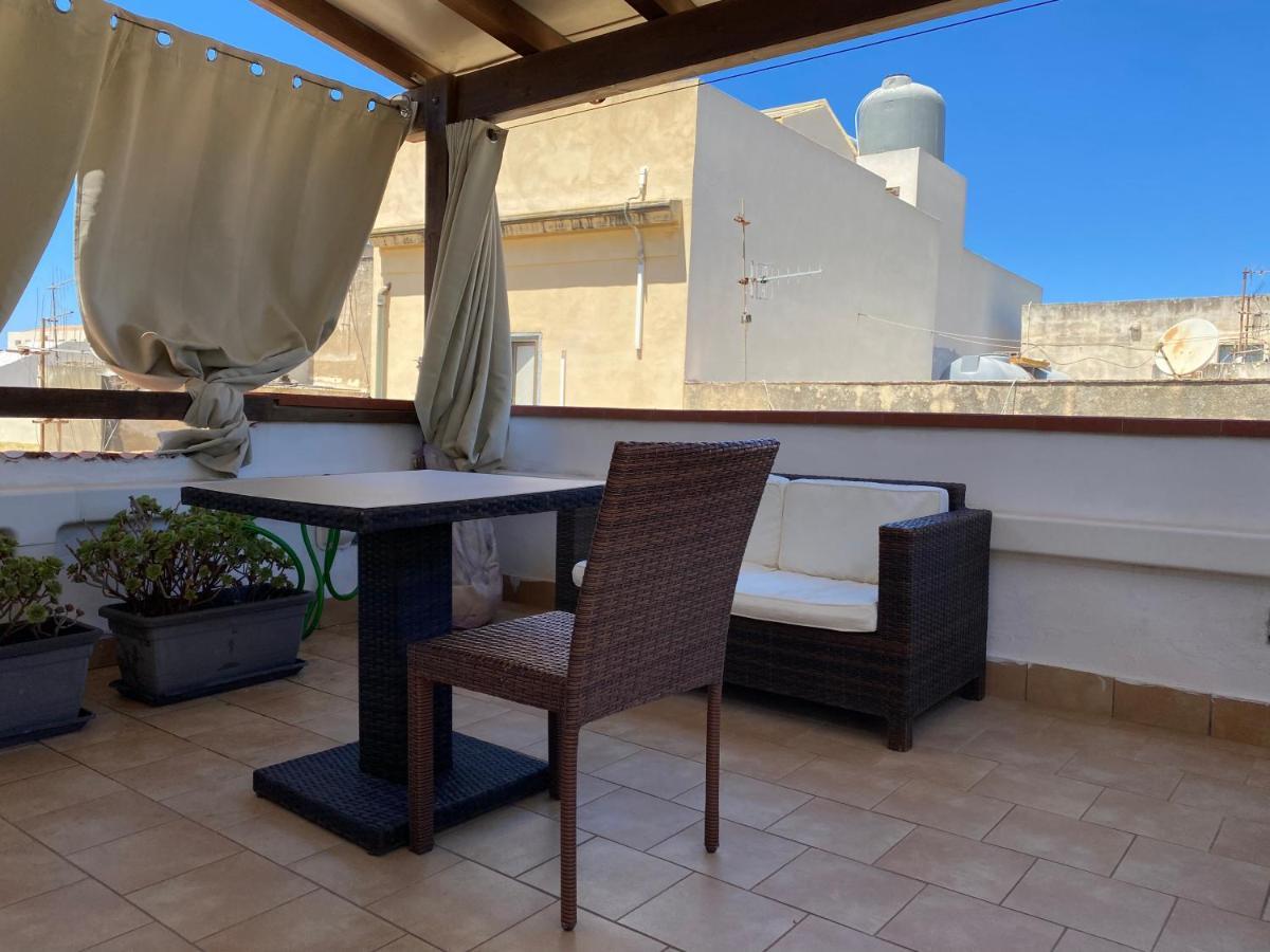Апартаменты Mansarda Con Terrazzo Трапани Экстерьер фото